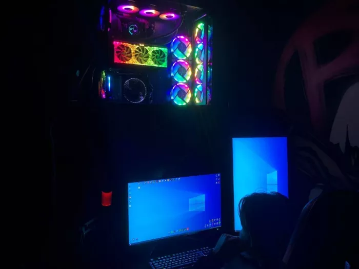 Кибер клуб "Everest Gaming"