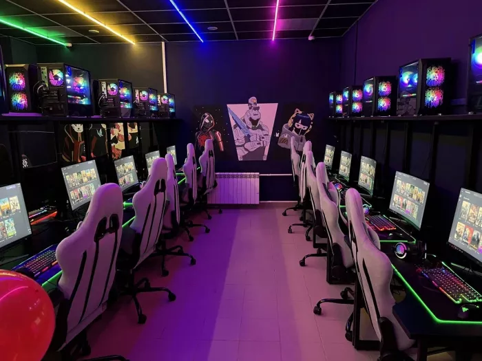 Компьютерный клуб "GameCore"