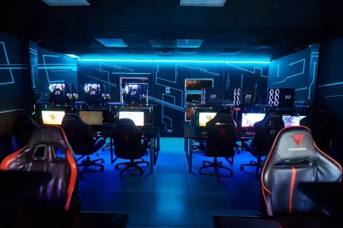 Кибер клуб "Arena" на Дежнёва