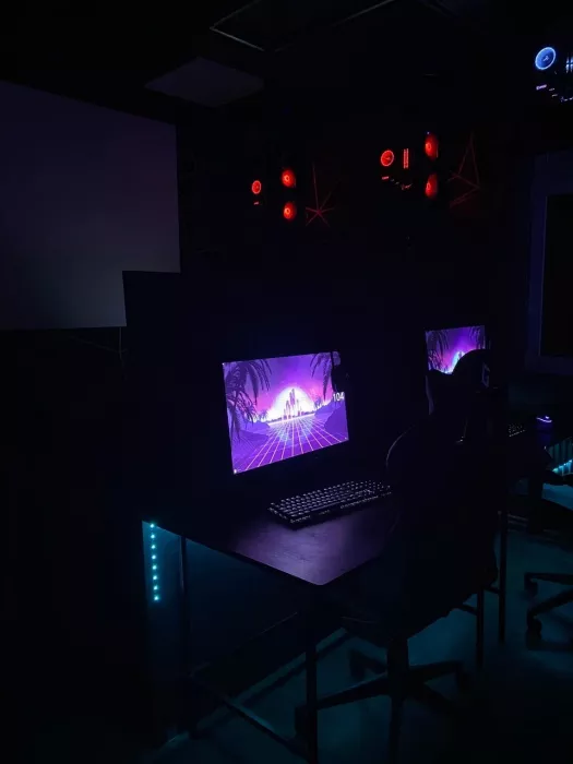 Компьютерный клуб "CyberWave"