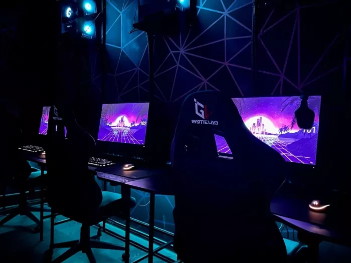 Компьютерный клуб "CyberWave"