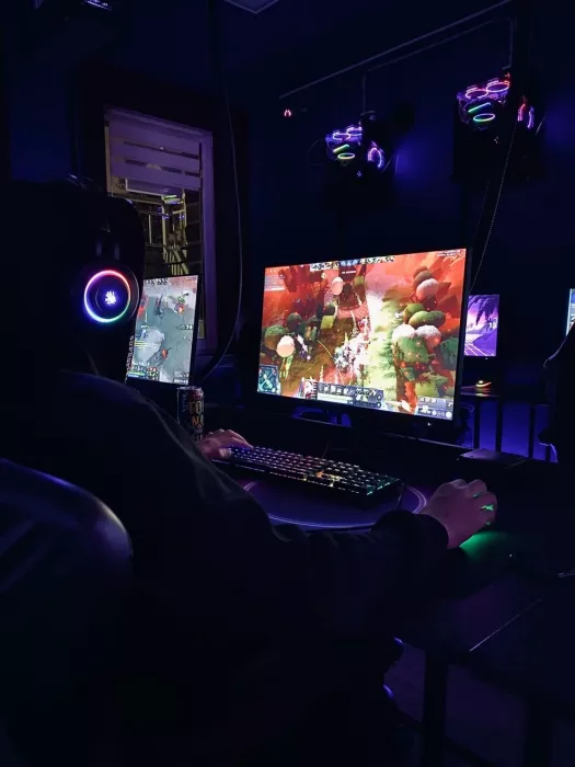 Компьютерный клуб "CyberWave"