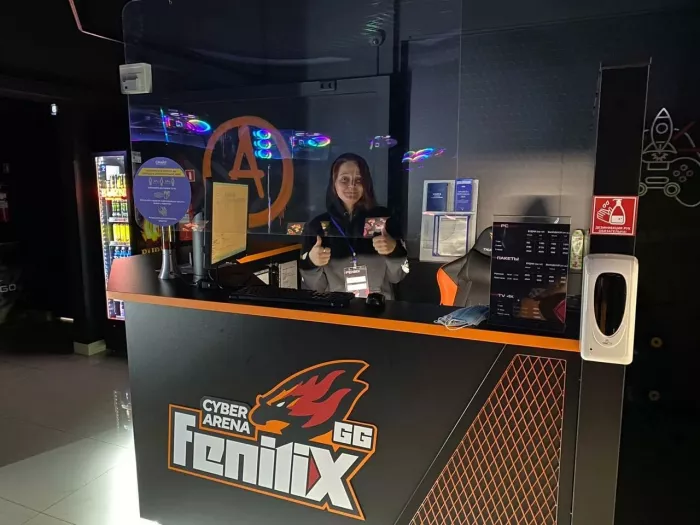 Компьютерный клуб "FeniiiX.GG"