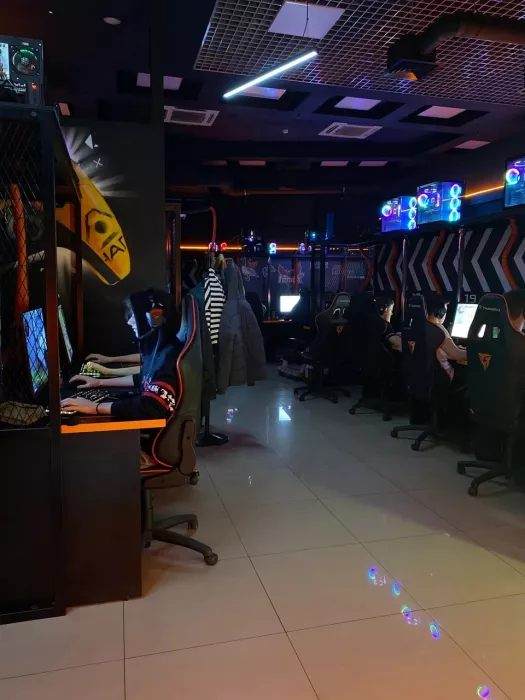 Компьютерный клуб "FeniiiX.GG"
