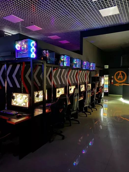 Компьютерный клуб "FeniiiX.GG"