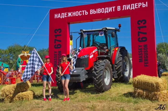 Гонки на тракторах "Бизон-Трек-Шоу"