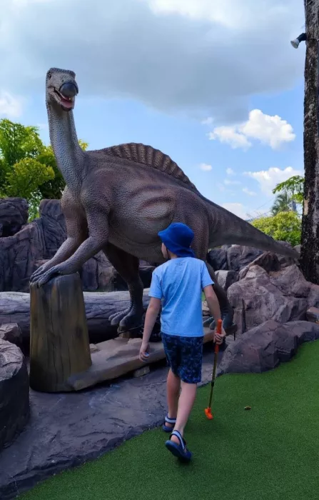 Парк «Dino Mini Golf & Restaurant»