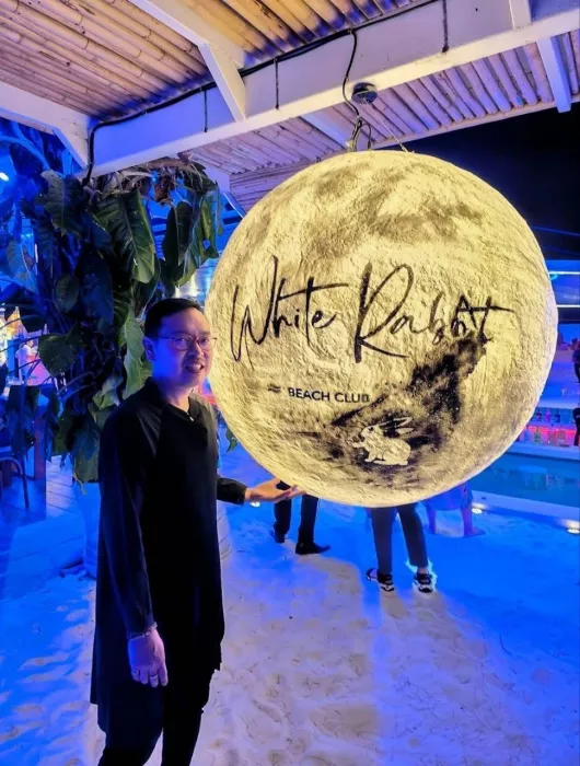 Пляжный Клуб «White Rabbit»