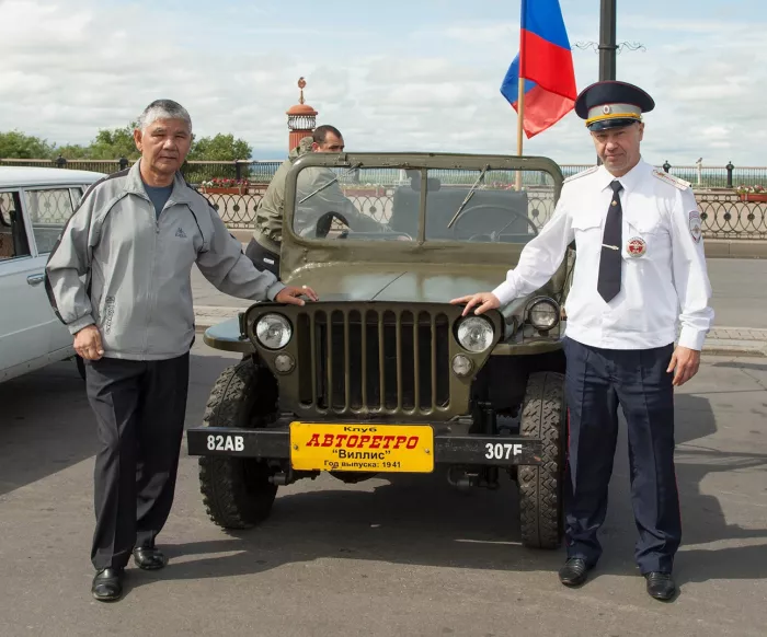 Хабаровский клуб «Авторетро-100»