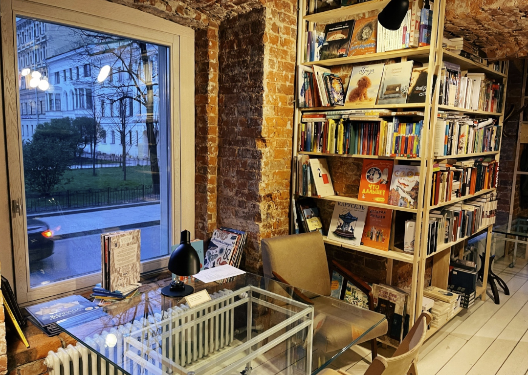 Книжный бар "Конец прекрасной эпохи"