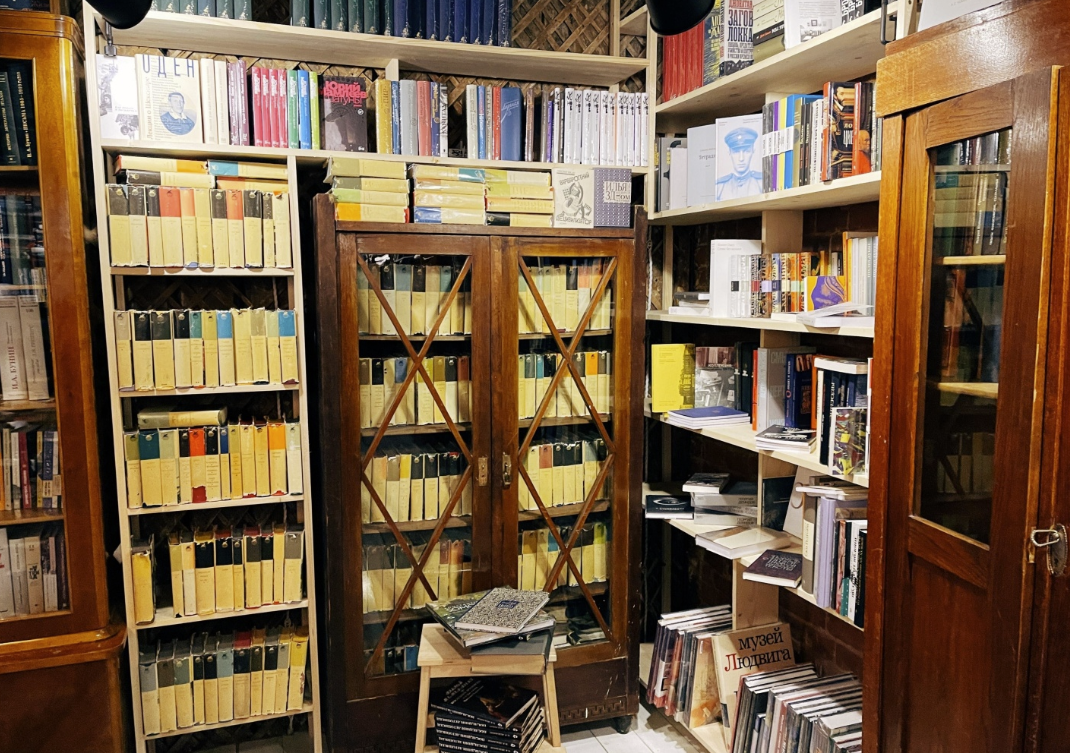 Книжный бар "Конец прекрасной эпохи"