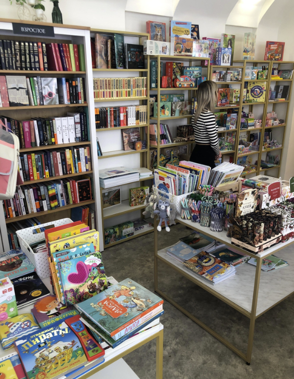Детский книжный магазин и кофейня "Маленький бук"