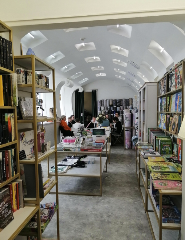 Детский книжный магазин и кофейня "Маленький бук"