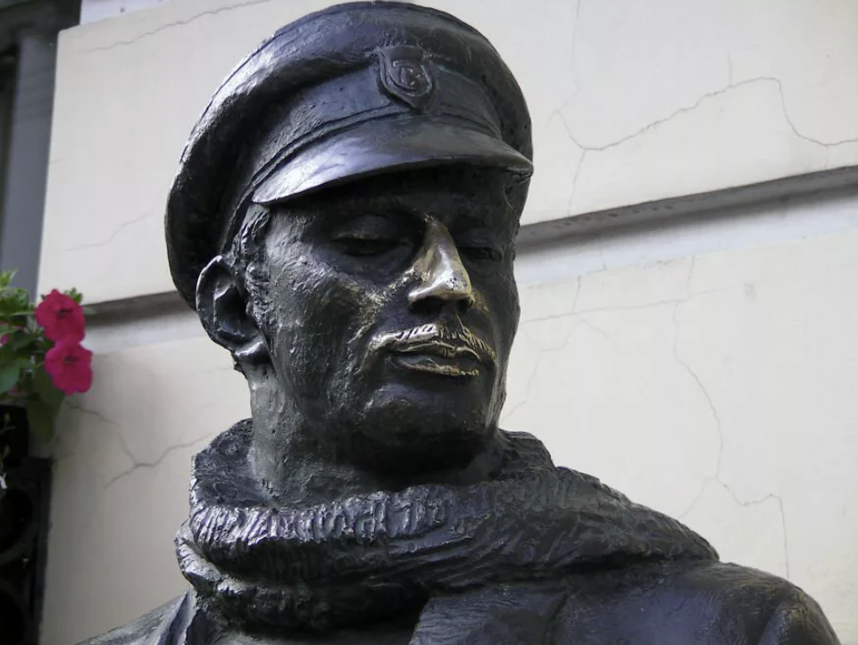 Памятник «Остап Бендер» 
