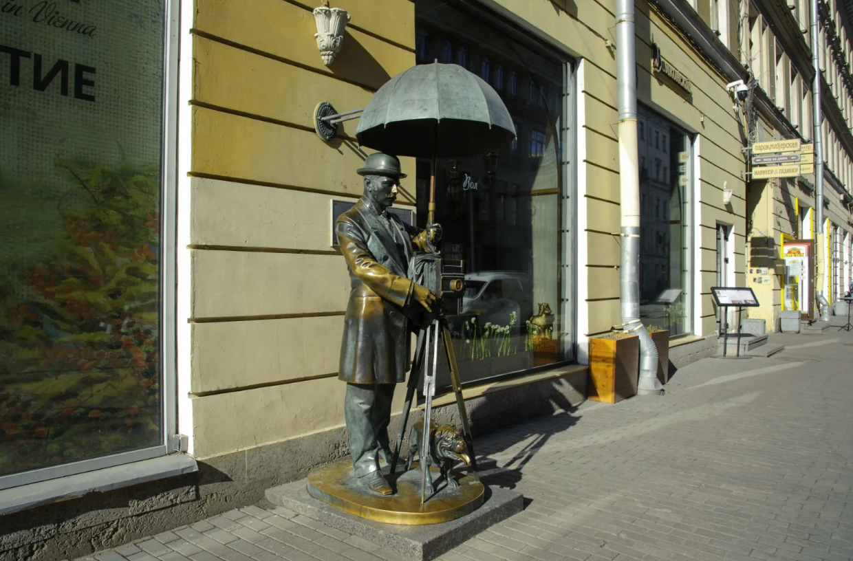 Памятник «Петербургский фотограф» 