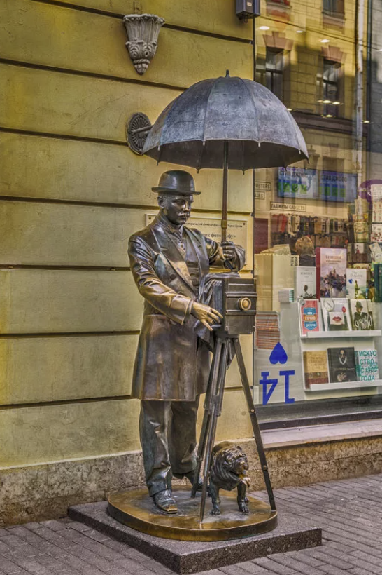 Памятник «Петербургский фотограф» 