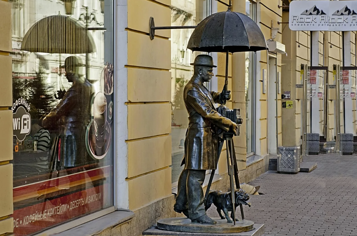 Памятник «Петербургский фотограф» 