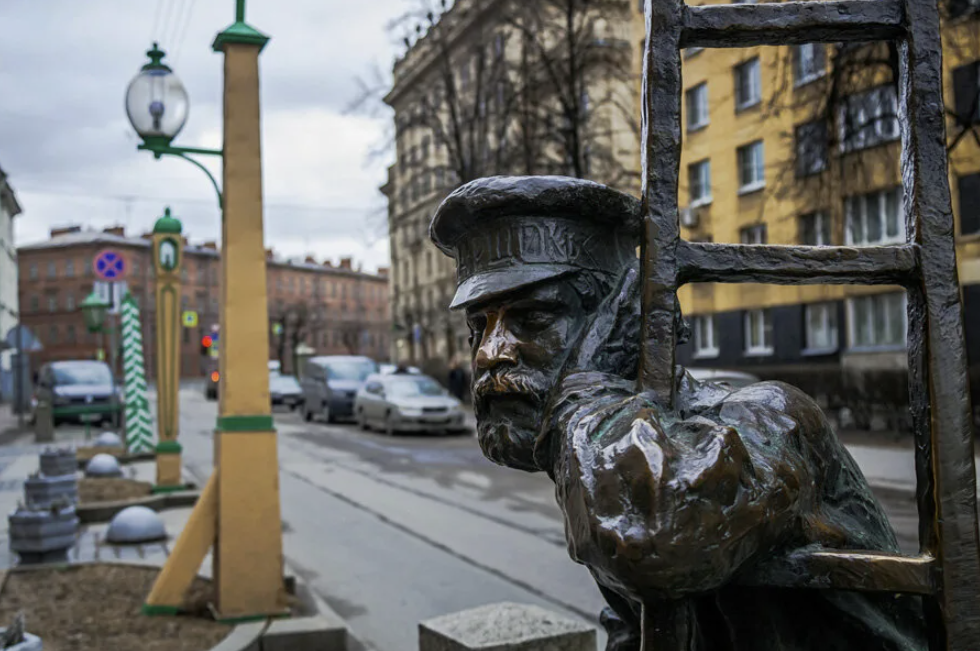 Памятник «Фонарщик» 