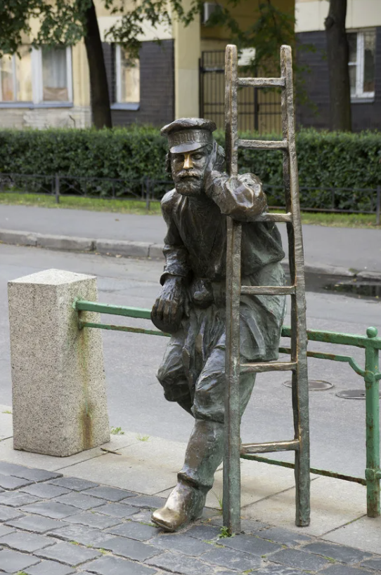 Памятник «Фонарщик» 