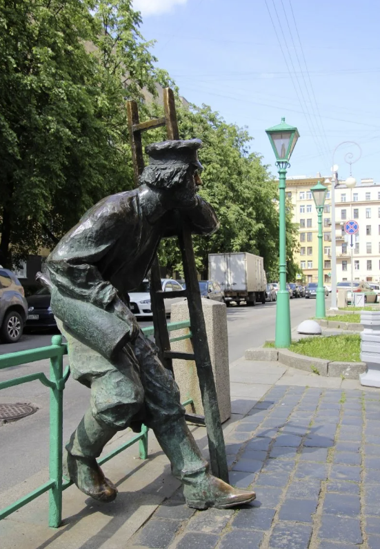 Памятник «Фонарщик» 