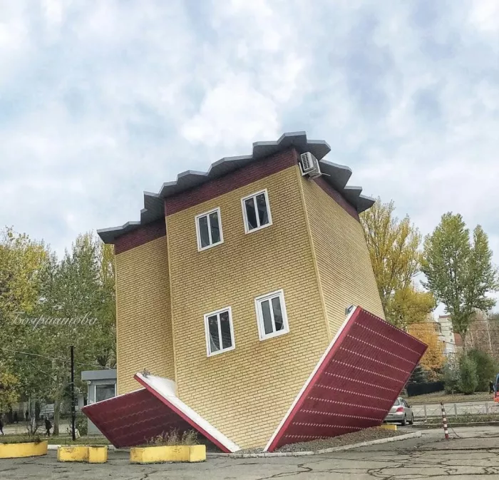 Парк развлечений Перевернутый дом