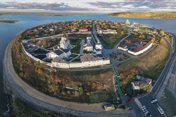 Экскурсионный центр «Остров-тур»