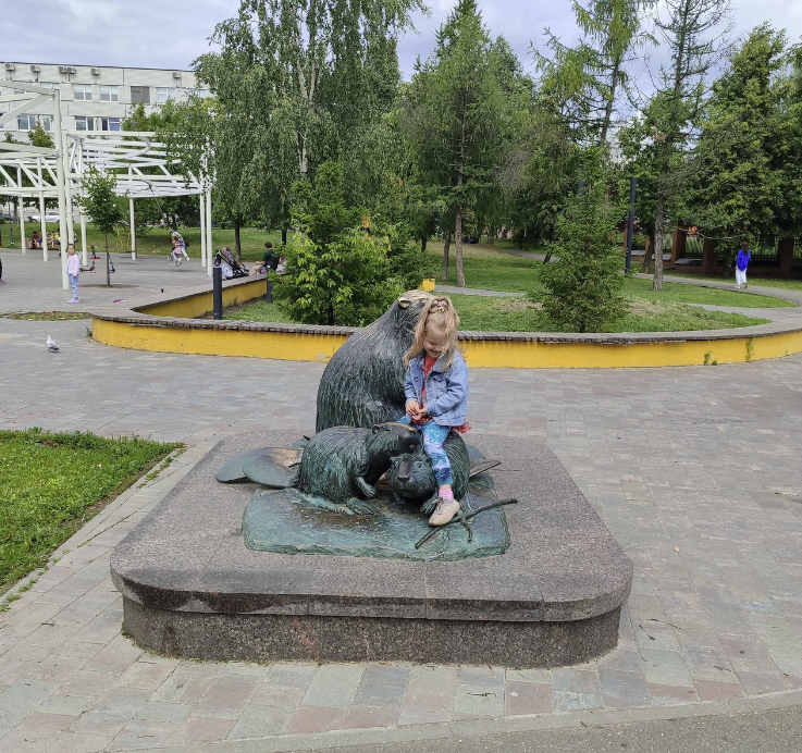 Памятник "Семейство бобров"