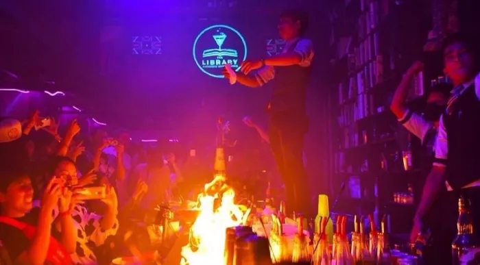 Бар «The Library Phuket»