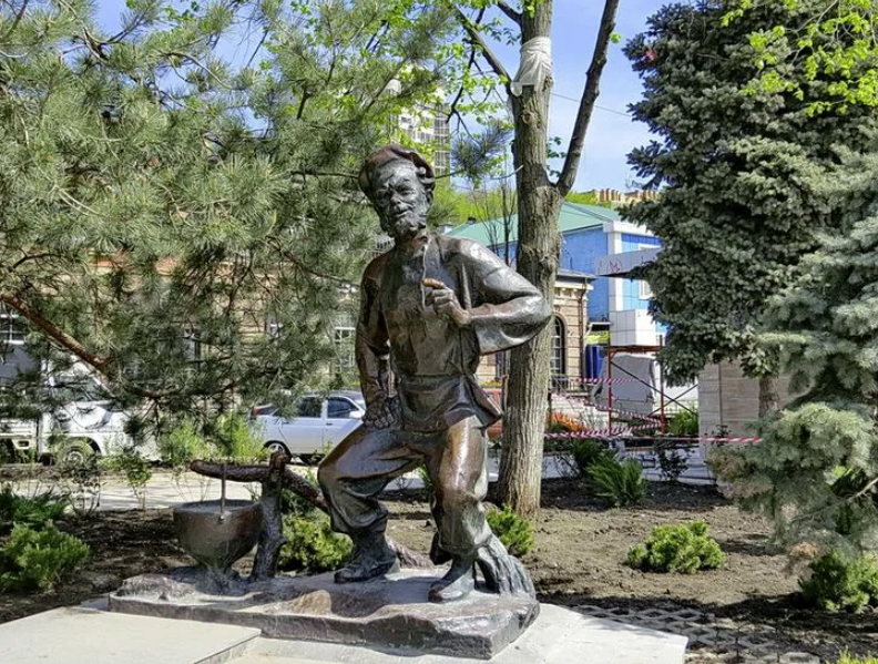 Скульптура "Дед Щукарь"