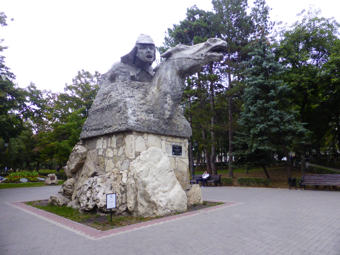 Памятник "Первым комсомольцам"