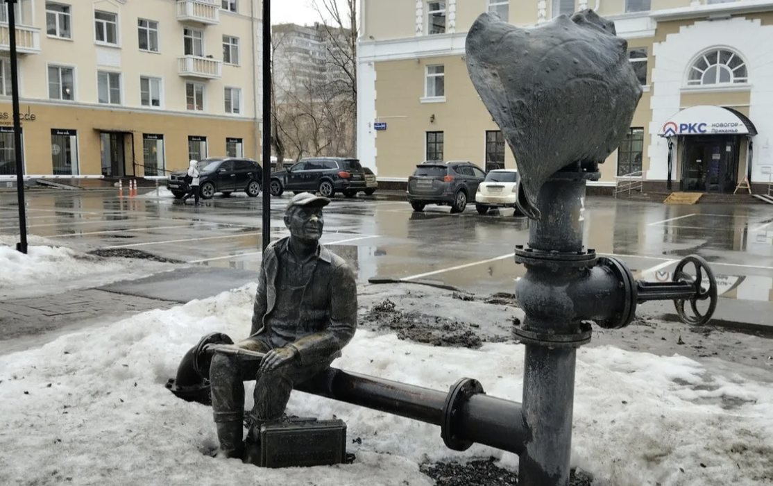 Скульптура "Водопроводчик"