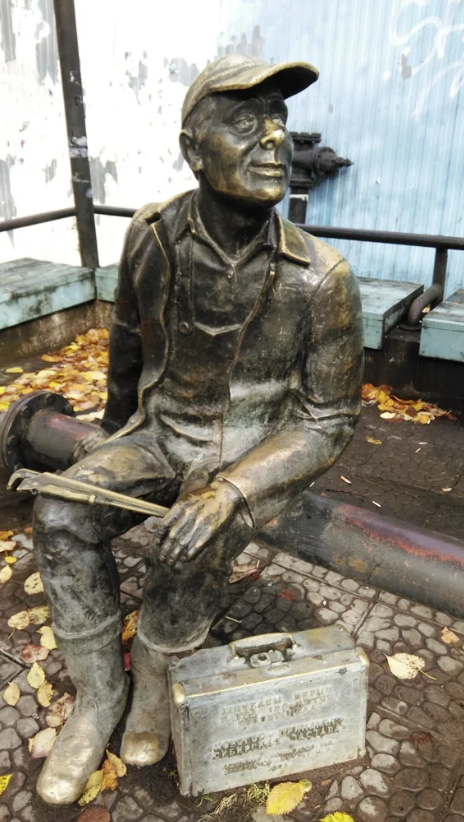 Скульптура "Водопроводчик"