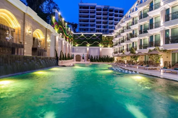 Отель «LK Emerald Beach»