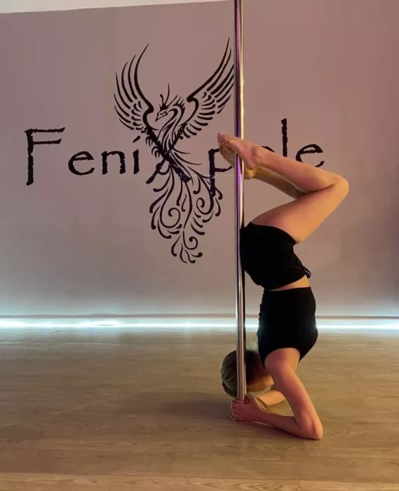 Студия растяжки Pole dance