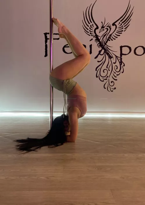 Студия растяжки Pole dance