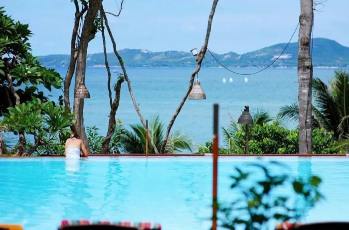 Отель «Birds & Bees Resort»