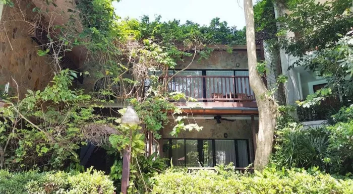 Отель «Birds & Bees Resort»