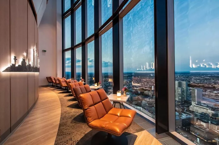 Ресторан Main Tower Restaurant & Lounge