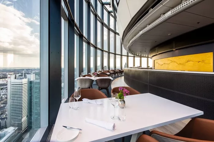 Ресторан Main Tower Restaurant & Lounge